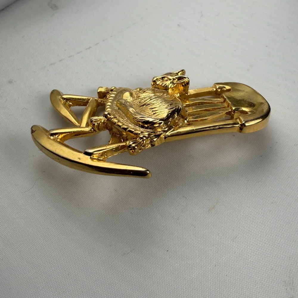 Vintage‎ cat on rocking chair GRA brooch pin gold tone